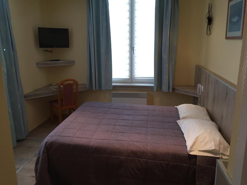 Hotel & Restaurant Le Cardinal Poix-de-Picardie Экстерьер фото