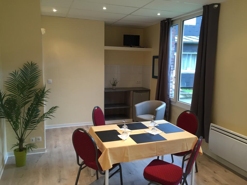 Hotel & Restaurant Le Cardinal Poix-de-Picardie Экстерьер фото