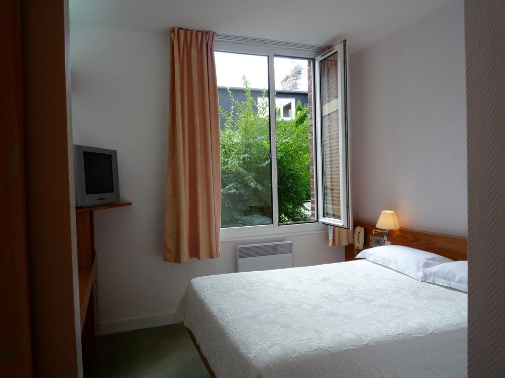 Hotel & Restaurant Le Cardinal Poix-de-Picardie Экстерьер фото
