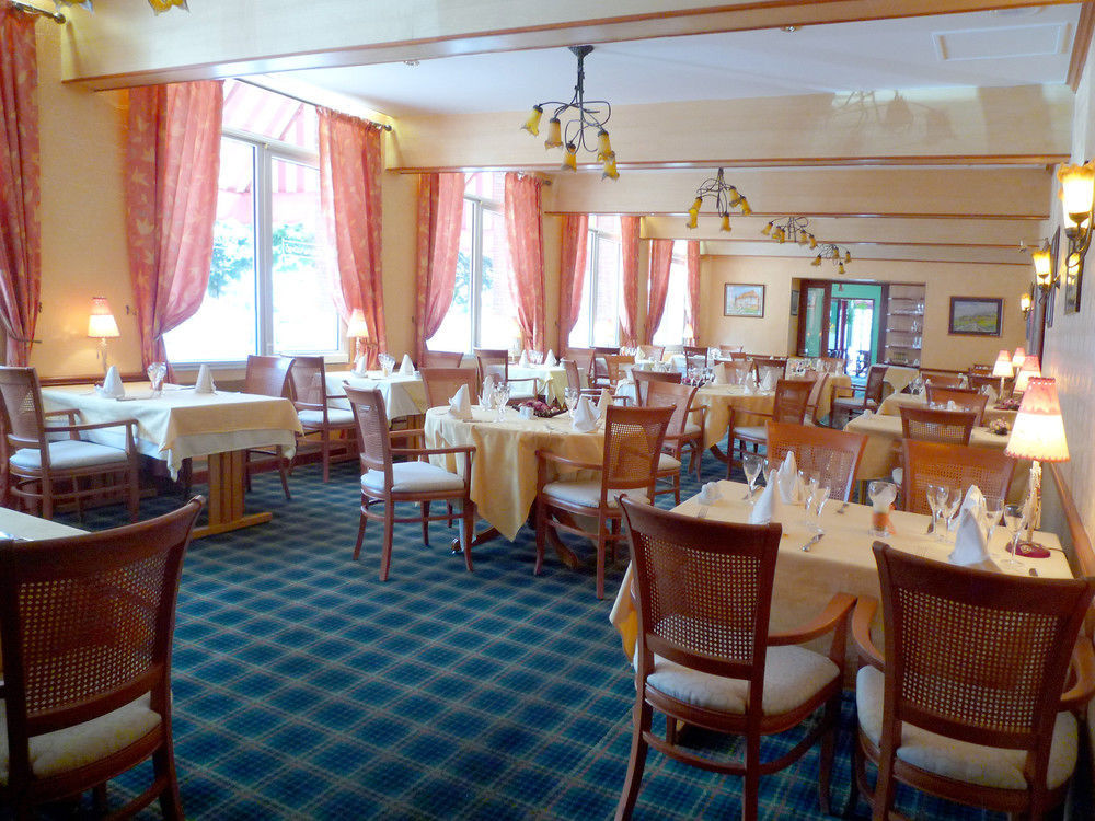 Hotel & Restaurant Le Cardinal Poix-de-Picardie Экстерьер фото