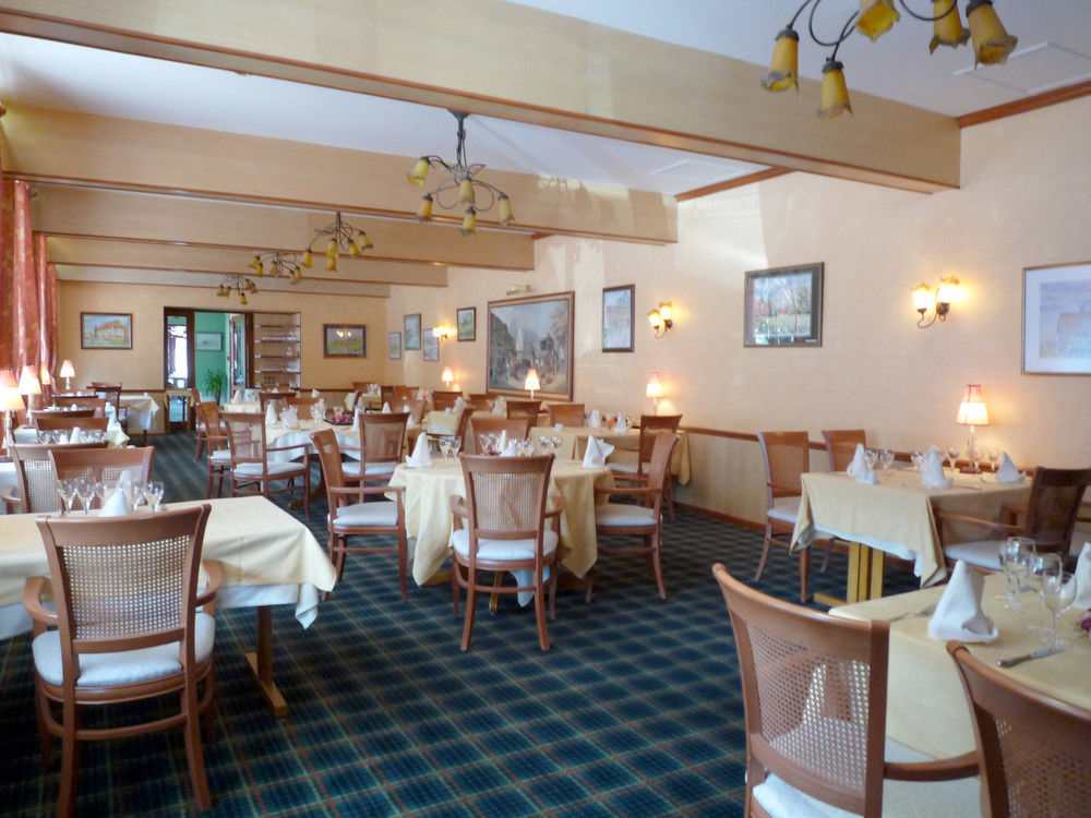 Hotel & Restaurant Le Cardinal Poix-de-Picardie Экстерьер фото
