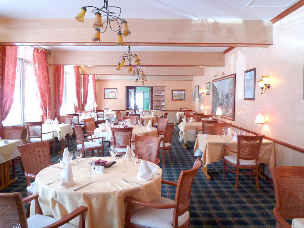 Hotel & Restaurant Le Cardinal Poix-de-Picardie Экстерьер фото